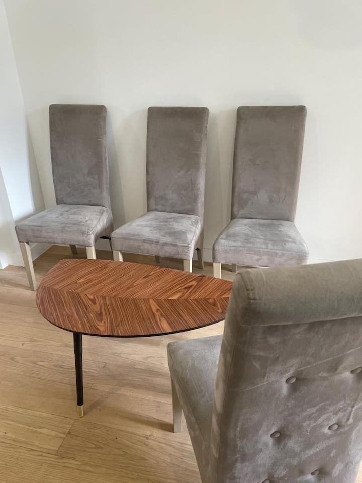 5 Persons Montparnasse Parijs